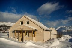 lyngen-outdoor-home-980x656